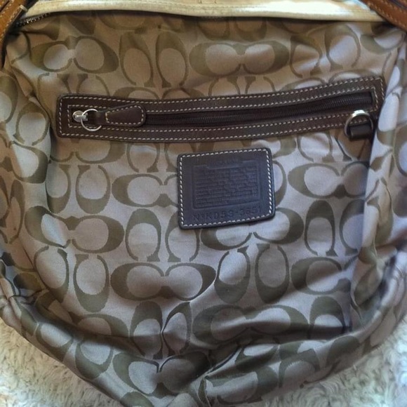 Coach SOHO Off-White Leather Hobo - Picture 6 of 8